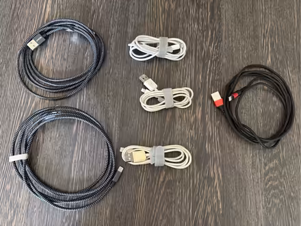 Photo of free USB - lightening cables (assorted) (Hook Heath GU21) #1