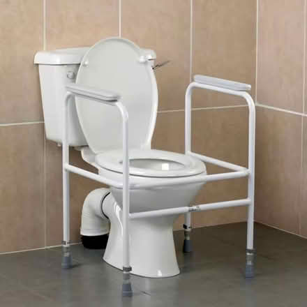 Photo of Raised toilet seat with frame (Yalding ME18) #2