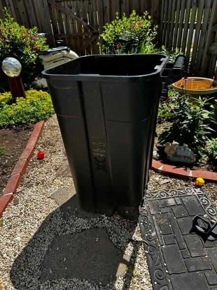 Photo of free Clean, almost new trashcan (Crofton) #1