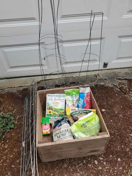Photo of free Gardenet goody box (Ravenna) #2