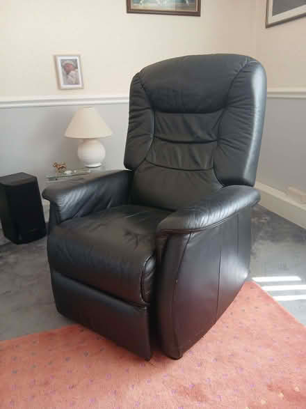 Photo of free Electric recliner / lift chair (Cowling PR6) #1