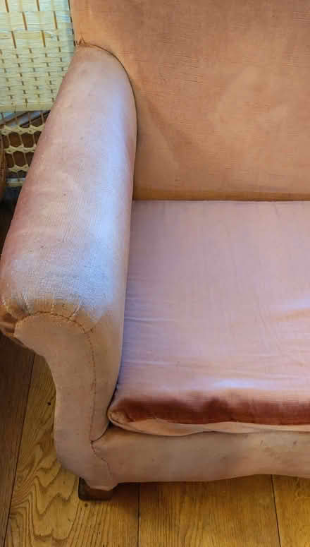 Photo of free Small pink vintage sofa (Oswestry SY11) #4