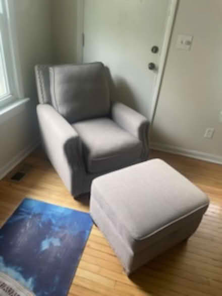 Photo of free Great chair and storage ottoman (Downers Grove) #1