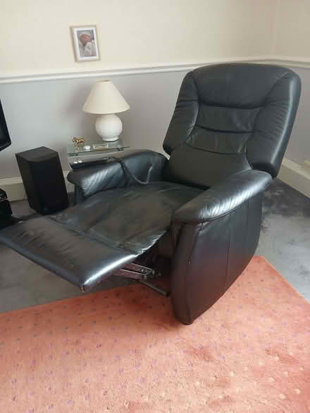 Photo of free Electric recliner / lift chair (Cowling PR6) #3