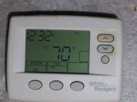 Photo of free thermostat (Bloor and Ossington) #1