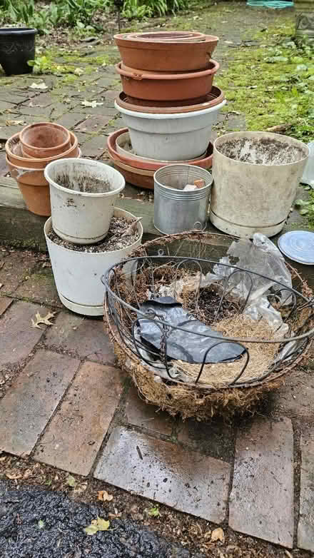 Photo of free Plant pots, 2 hanging baskets (63124, near STL Galleria) #1
