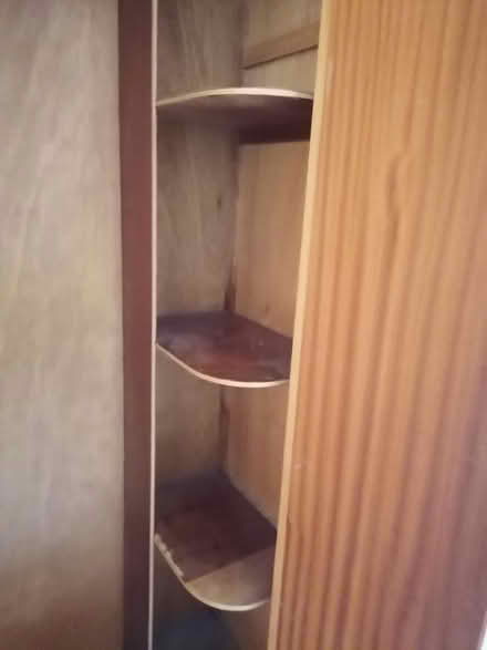 Photo of free Small wardrobe with sheves inside (Ch441eh) #2