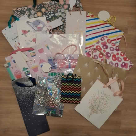 Photo of free gift bags (Harlesden NW10 8RR) #1
