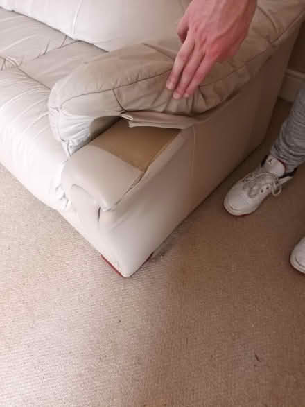 Photo of free 3 seater leather settee / sofa (BR3, Park Langley) #2