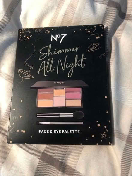 Photo of free No 7 Free gift eye makeup set (Summertown OX2) #1