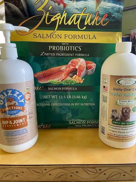 Photo of free Dog supplies (Ridge Rd., Vashon) #1