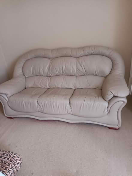 Photo of free 3 seater leather settee / sofa (BR3, Park Langley) #1