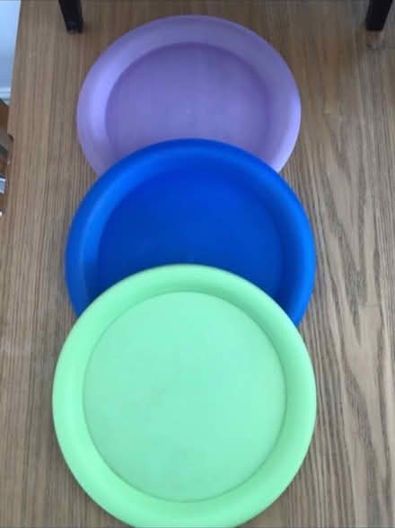 Photo of free Plastic dinner size plates x 5 (Cheshunt En8) #1