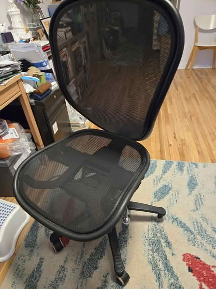 Photo of free Used, need TLC - ergonomic chair (Hell's Kitchen/Midtown West) #1