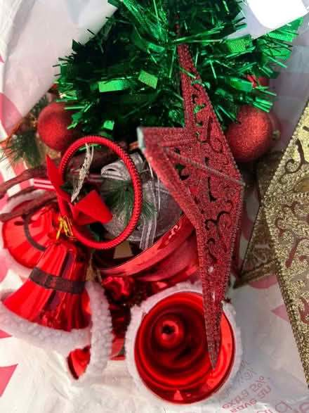 Photo of free Christmas decorations, sm Xmas tree (Valencia Avenue, Sunnyvale) #3