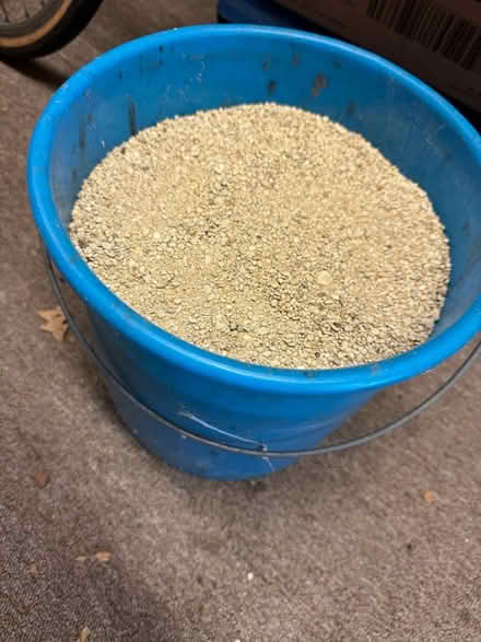 Photo of free bucket full of ?sharp sand? (OX5 (Kidlington)) #1