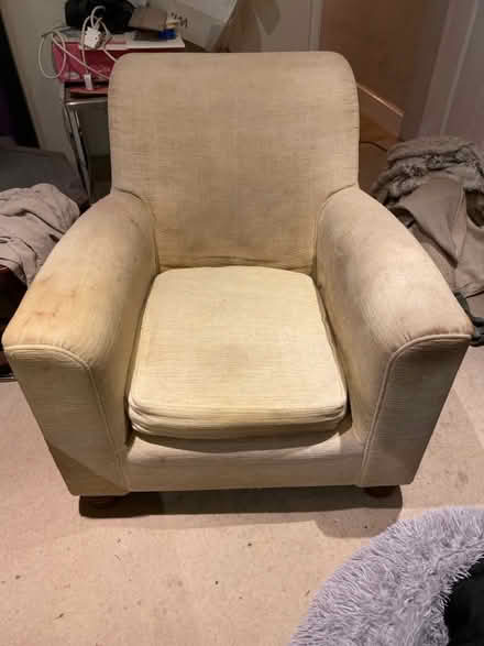 Photo of free Soda and armchair (Nettlebed RG9) #2