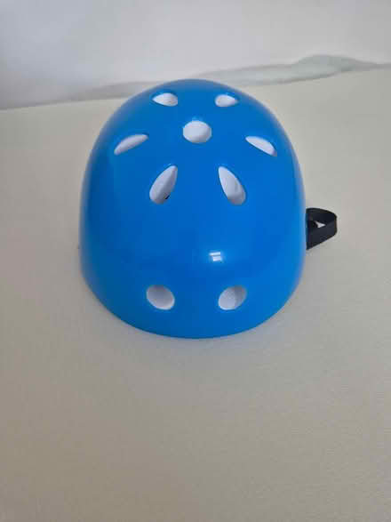 Photo of free Kids helmet (UB5 Northolt) #1