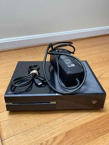 Photo of free Xbox One and cords (Bethesda) #1