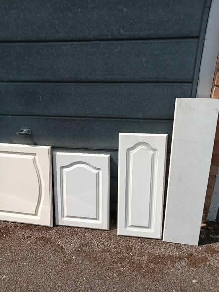 Photo of free Kitchen cupboard doors (Fords Farm RG30) #1