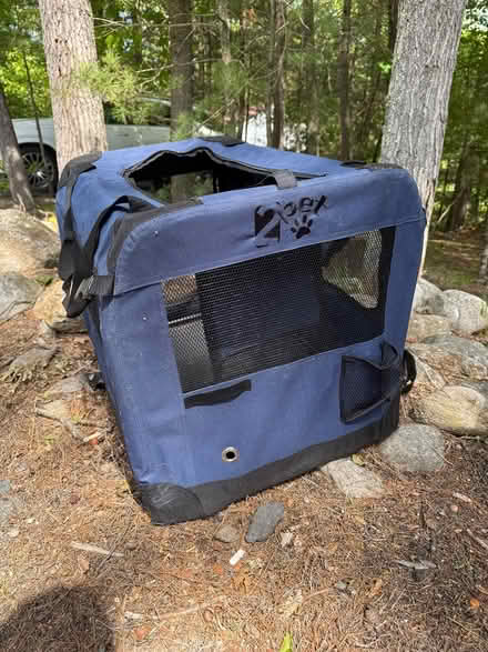 Photo of free Small Dog Collapsible Crate (South on Woburn past South El.) #1