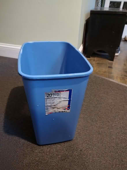 Photo of free Small trash can (Odenton) #3