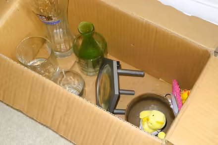 Photo of free glassware and easter items (Whitehill SG4) #1