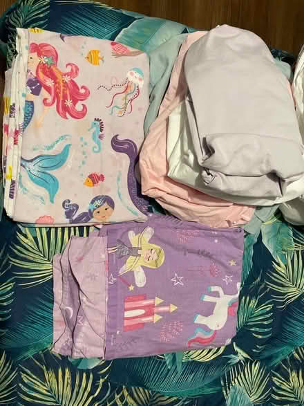 Photo of free Toddler mattress & lots of bedding (Leytonstone E11) #3