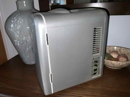Photo of free Unused Mini Chiller/Warmer. (Kendal LA9) #4