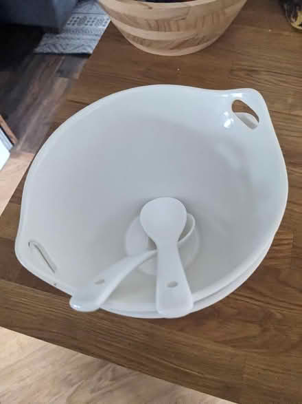 Photo of free 2x ramen bowls with soup spoons (Port Sunlight CH62) #1