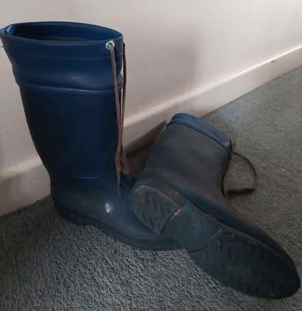 Photo of free Size 4 adult wellies - 2 pairs - 1 blue & 1 green (Top Amersham HP6) #4