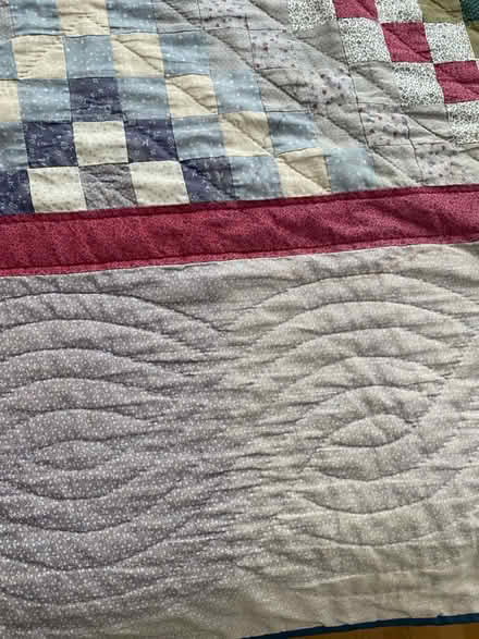 Photo of free Pennsylvania Dutch quilt (Nr Fresh Pond & Mt Auburn Cem.) #3