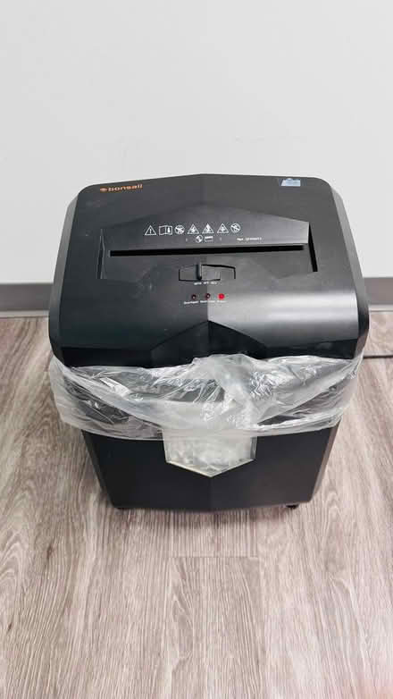 Photo of free Bonsaii 18-Sheet paper shredder (Fort Lauderdale) #1