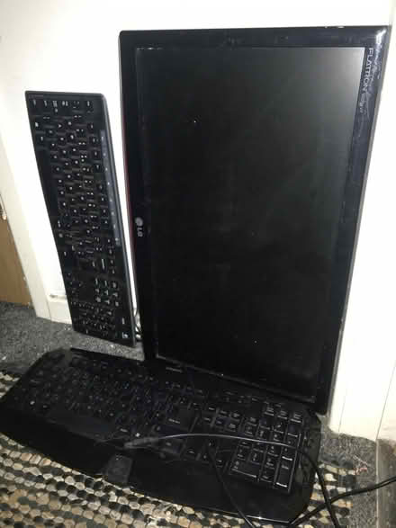 Photo of free Working LG Computer Monitor & non-working & PC keyboards (Higher Walton PR5) #1