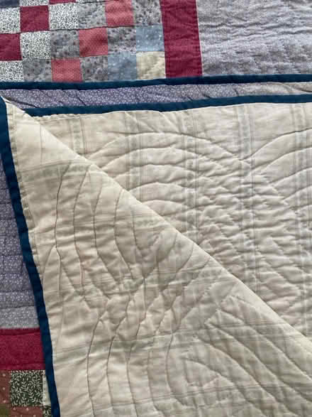 Photo of free Pennsylvania Dutch quilt (Nr Fresh Pond & Mt Auburn Cem.) #4