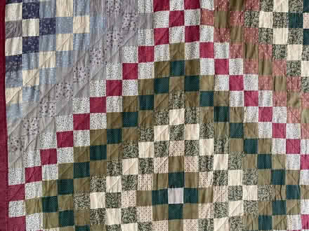 Photo of free Pennsylvania Dutch quilt (Nr Fresh Pond & Mt Auburn Cem.) #1
