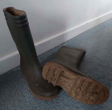 Photo of free Size 4 adult wellies - 2 pairs - 1 blue & 1 green (Top Amersham HP6) #3