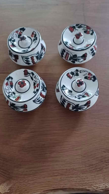 Photo of free Small ceramic decorative pots (S10 crosspool) #2
