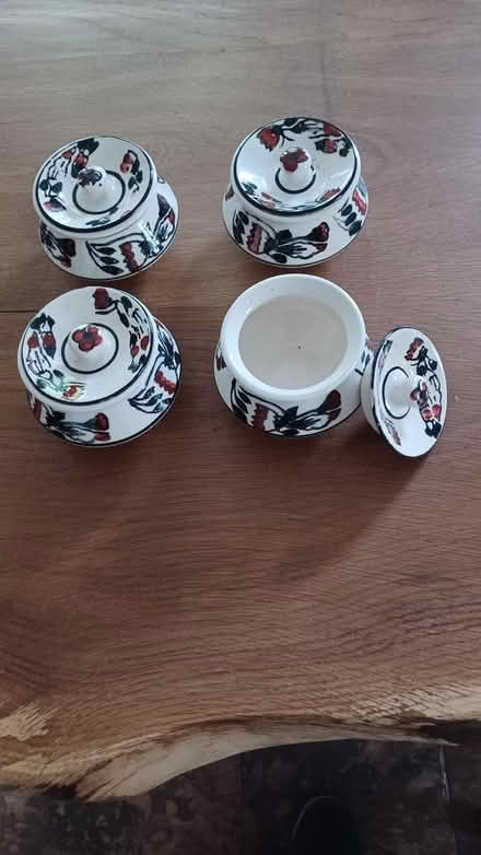 Photo of free Small ceramic decorative pots (S10 crosspool) #1