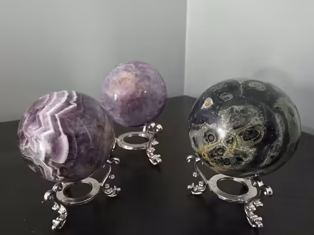 Photo of free Small polished decorative crystal spheres with mini stands (BT51) #1