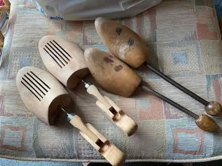 Photo of free Bag of plastic coat hangers (Barry CF63) #3