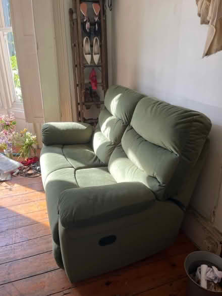 Photo of free Velvet Green Recliner Sofa (Finsbury Park / Crouch Hill) #3