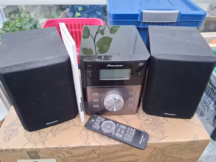 Photo of free Stereo radio/cd player (Watton IP25) #1