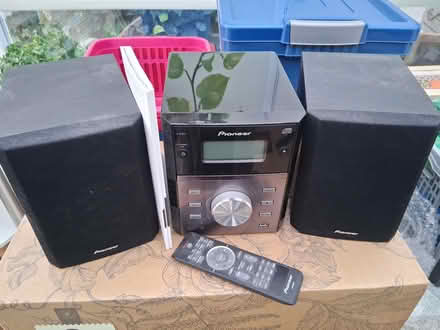 Photo of free Stereo radio/cd player (Watton IP25) #1