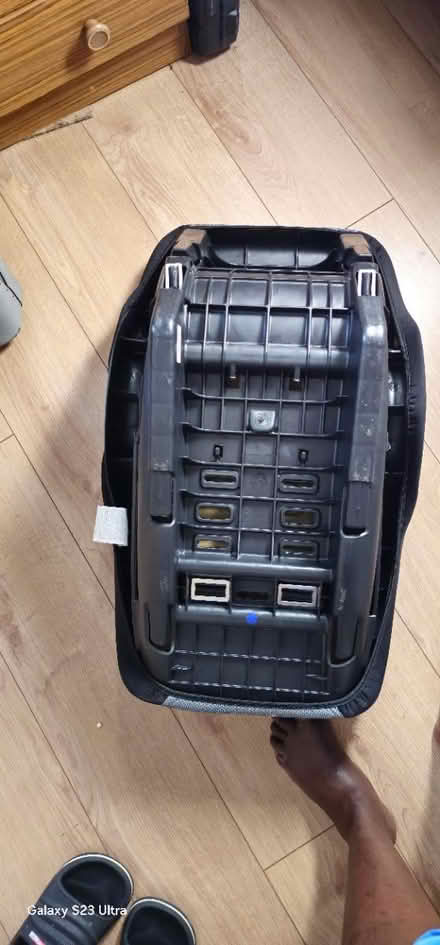 Photo of free Baby car sest (Woking) #2