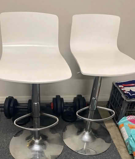 Photo of free kitchen bar stools (Braemar) #1