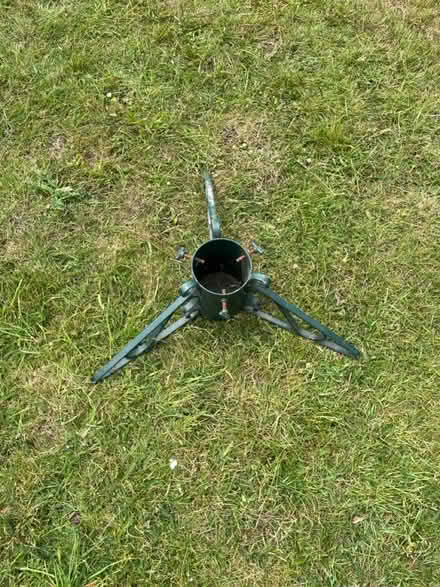Photo of free Christmas tree stand (CT10) #2