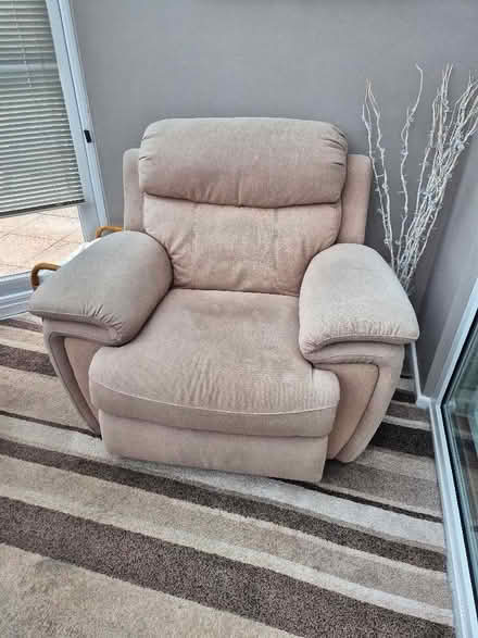 Photo of free 3 piece suite (Chapel-en-le-Frith SK23) #1
