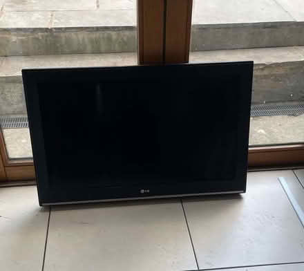 Photo of free LG Flat screen television (Stockwell SW9) #1