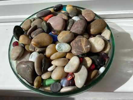 Photo of free Glass bowl with decorative stones (Barry CF63) #1